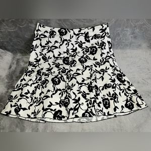 White House Black Market White Cotton Black Rose Stretch Mini Skirt Sz 2